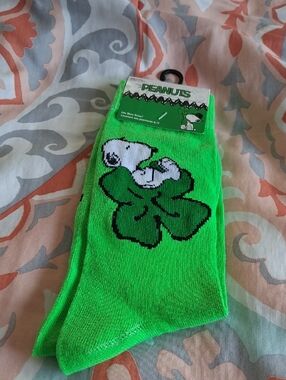 Peanuts Neon Green Snoopy Shamrock Crew Socks